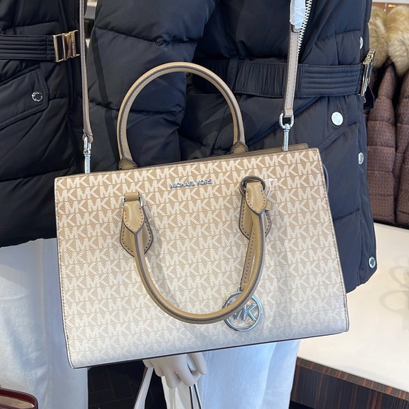 Michael Kors Sheila Medium Ombré Signature Logo Satchel
Husk
NWT - Picture 15 of 16